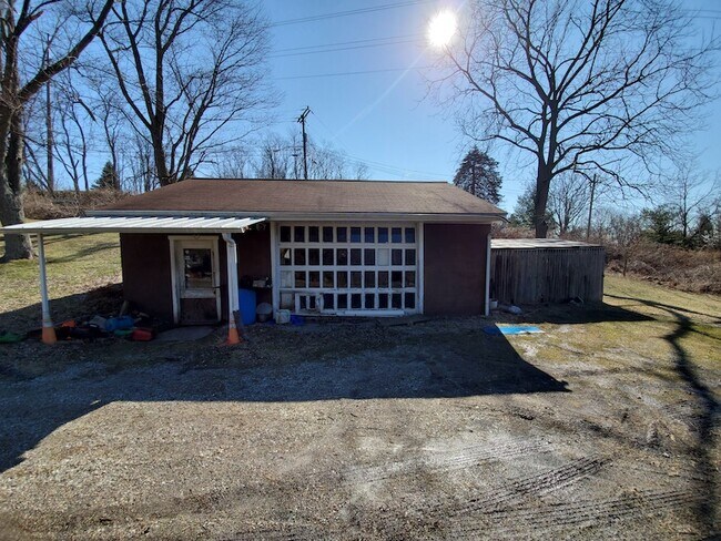 Building Photo - 110 Aster St