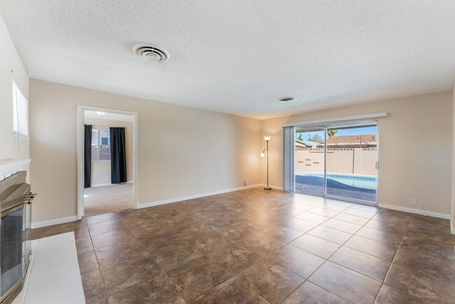 Foto del edificio - 2016 Embrey Ave