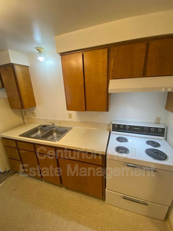 158 Manbrin Dr NE, Keizer, OR 97303 Condo for Rent in Keizer, OR