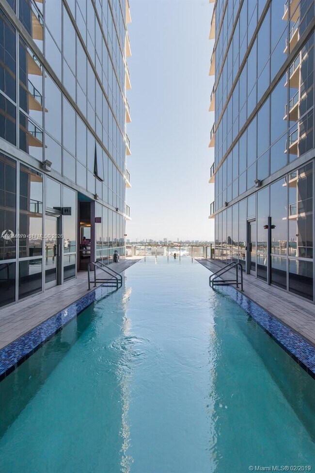 Foto del edificio - 1100 Biscayne Blvd