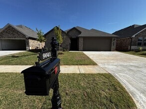 Building Photo - 9041 NW 149th Ter