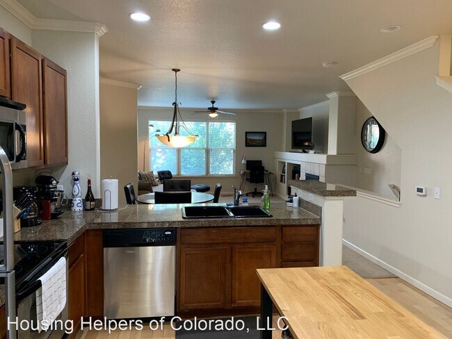 Building Photo - 2 br, 2.5 bath House - 13552 Via Varra