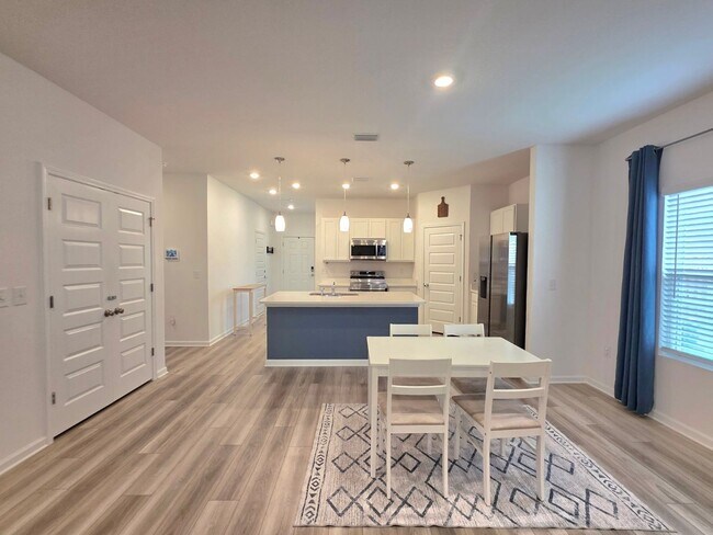 Foto del edificio - Beautifully maintained 3/2 home with Flex Room in the Sagewood community