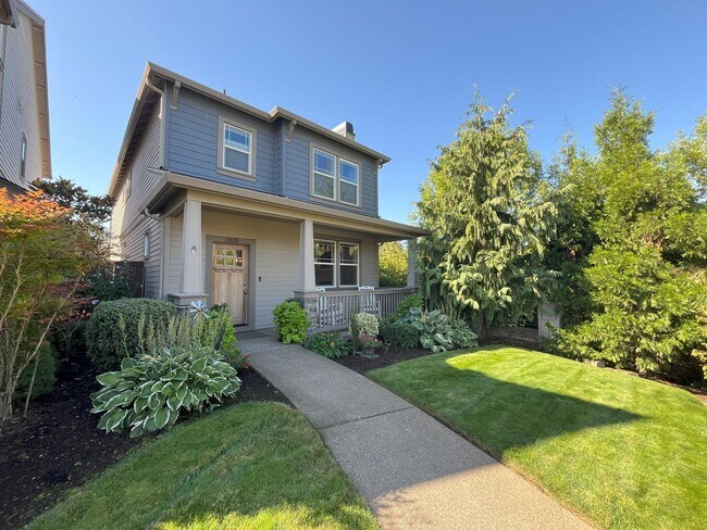 Building Photo - Modern 4-Bedroom End Unit with Community A...