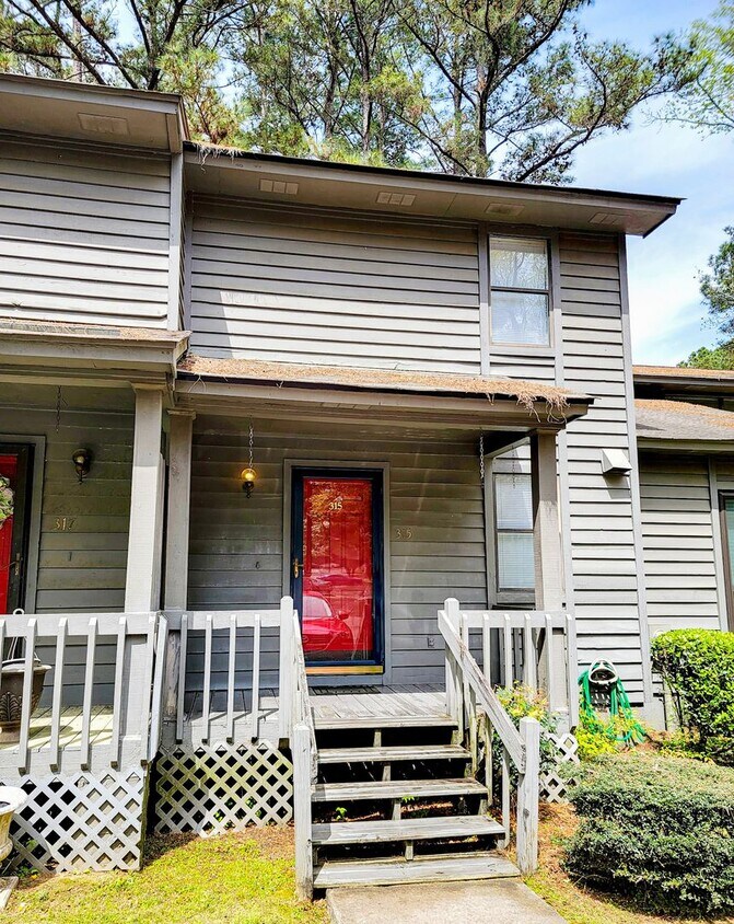 Primary Photo - Two Bedroom townhome off The Pass!