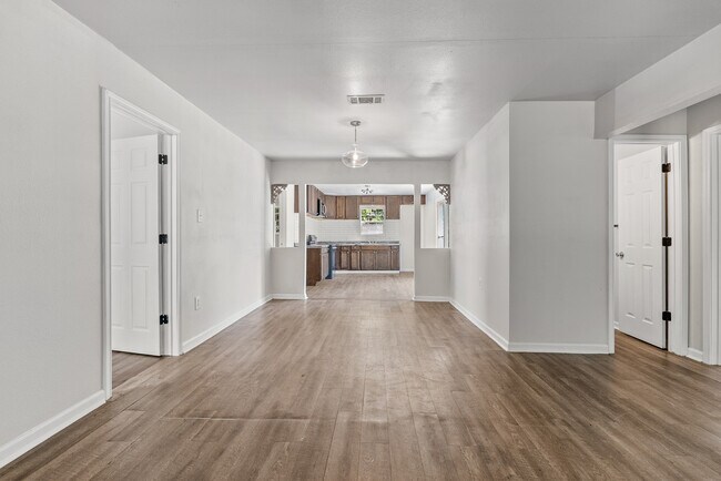 Building Photo - 1109 S 41st St