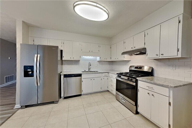 Foto del edificio - 2444 Mistletoe Ln SW