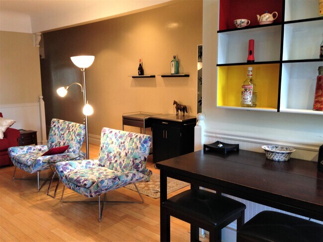 Living room (can be partially furnished) - 1161 Harrison St