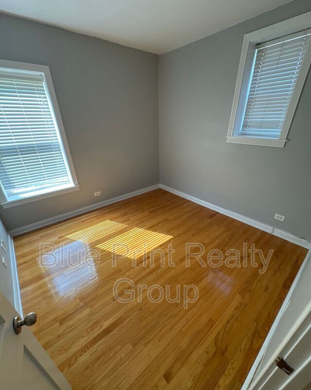 Foto del edificio - 1540 E 67th Pl