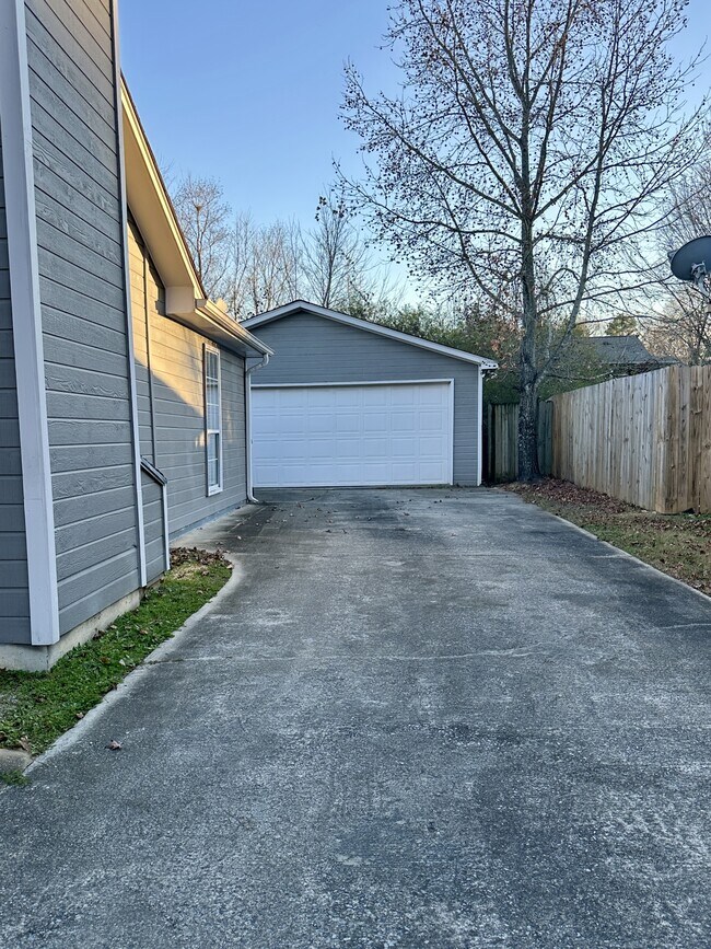 Foto del edificio - 165 Jasmine Dr