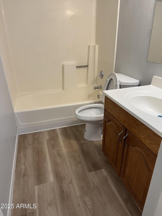 Foto del edificio - 6148 E Greenway St