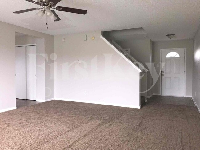 Foto del edificio - 1749 Blue Grass Pkwy