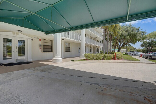 Foto del edificio - 6037 Balboa Cir
