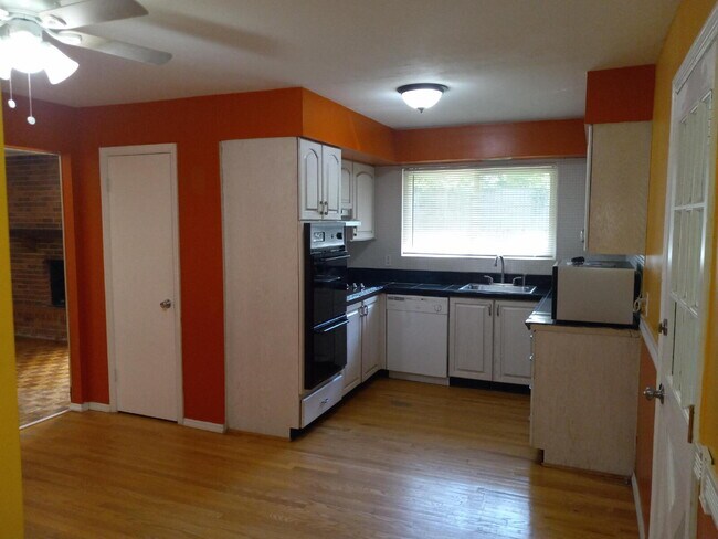 Foto del edificio - Beautiful Chesterfield Home in Desirable High Valley Neighborhood