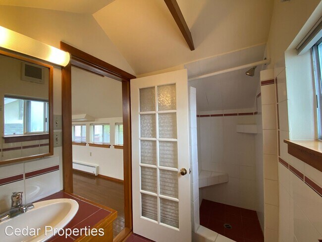 Building Photo - Studio, 1 bath House - 1305 Derby Street