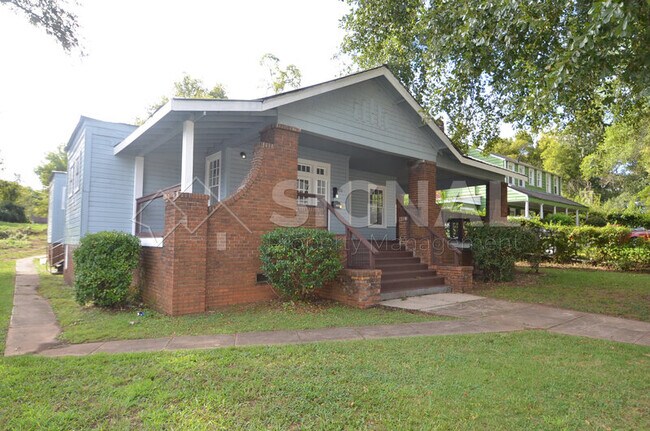Building Photo - 2317 Clarendon Ave
