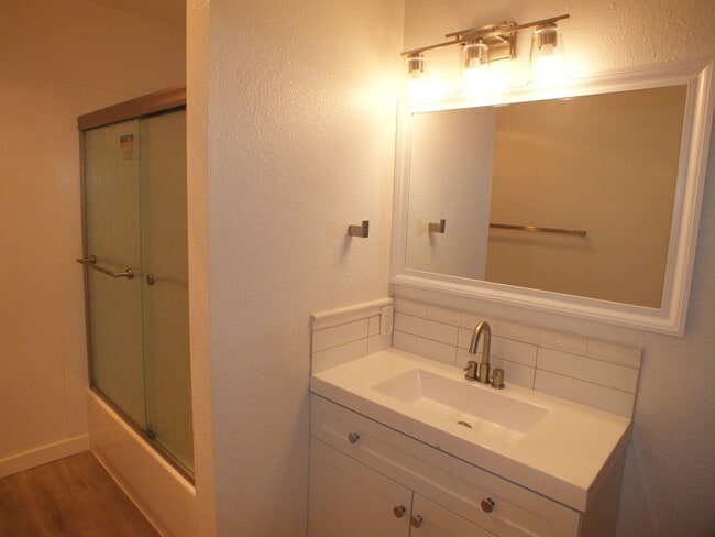 Building Photo - Pollock Pines Sierra Springs 3/2 $2250