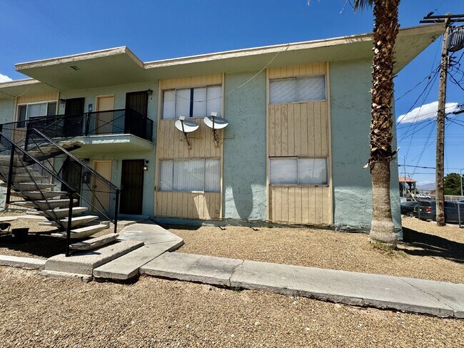 Foto del edificio - Conveniently Located Downstairs 2 bed, 1 b...