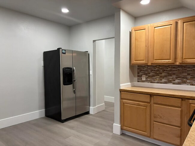 Foto del edificio - 1800 S 128th St