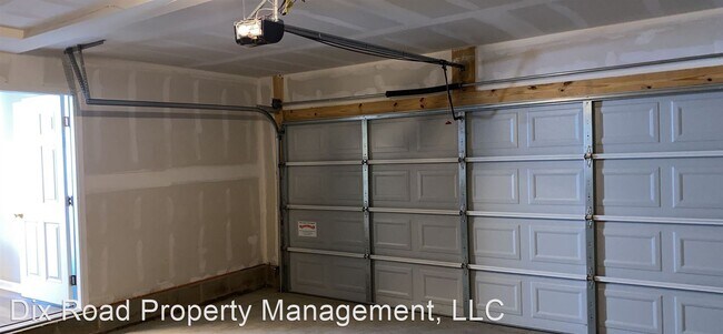 Building Photo - 4 br, 2.5 bath House - 424 West Kemper Road,