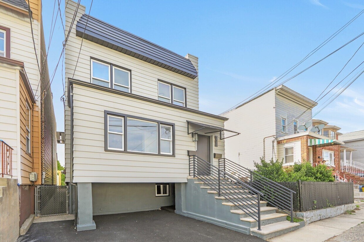 221 3rd St Unit 2, Fairview, NJ 07022 Condo for Rent in Fairview, NJ