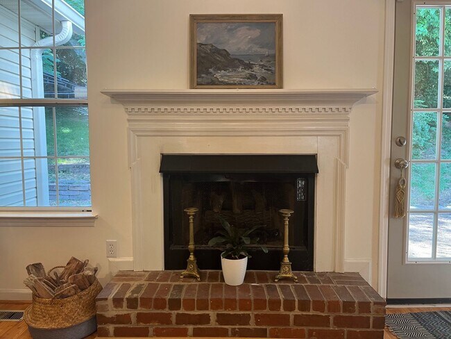 Foto del edificio - Beautiful Donelson Cottage With Private Fenced Yard