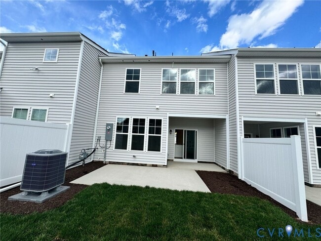 Building Photo - 18633 Palisades Rdg
