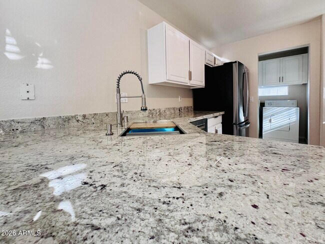 Foto del edificio - 17606 N 17th Pl