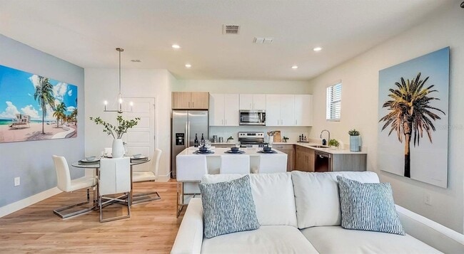 Building Photo - 8044 Gulfstream Ct