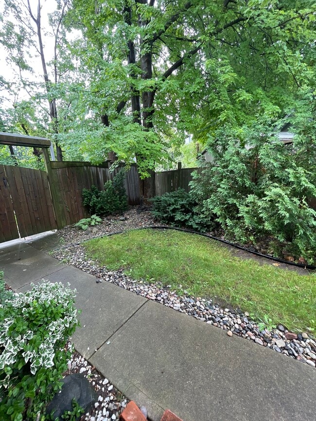 Building Photo - 432 St Michaels Ct