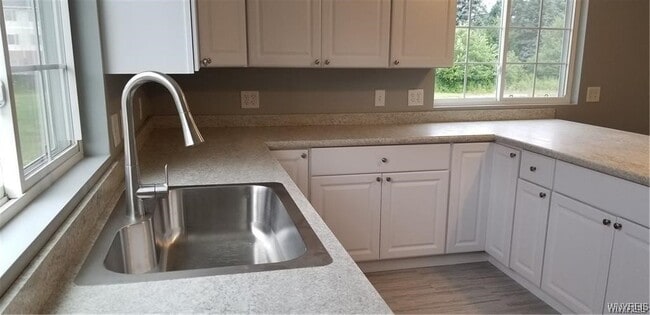 Building Photo - 8137 Sheridan Dr
