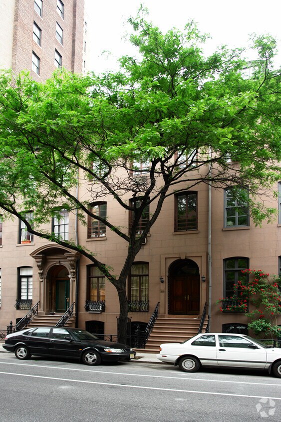 Building Photo - 359 W 20th St