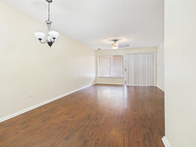 Foto del edificio - 4345 Carter Creek Pkwy