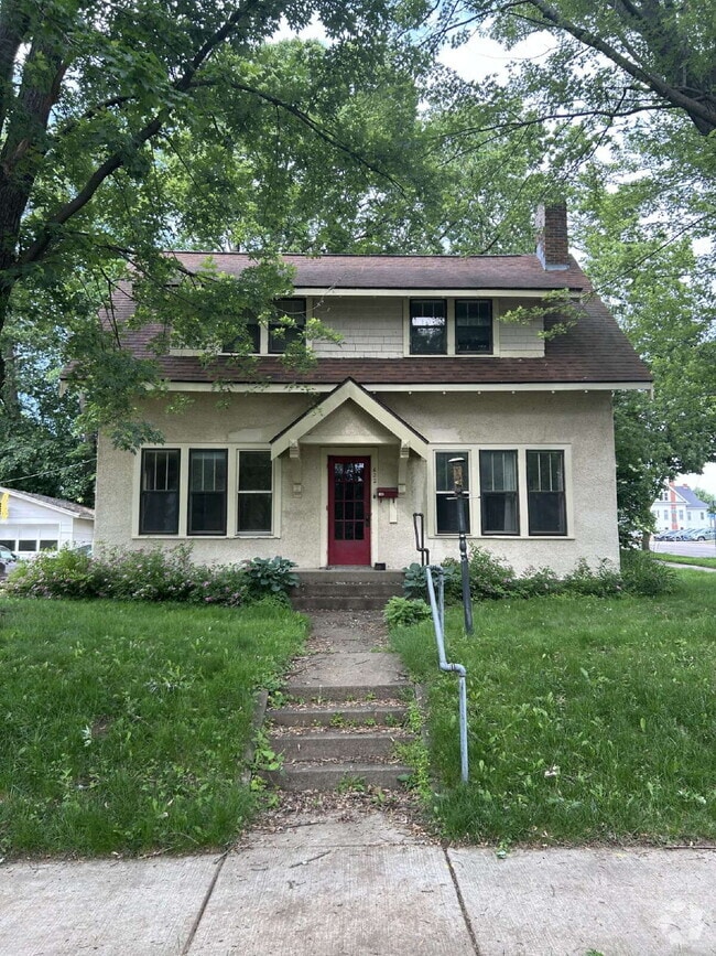 Building Photo - 622 2nd Ave