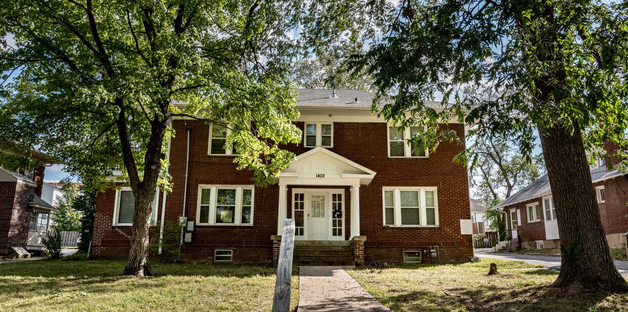 Building Photo - 1402 University Ave