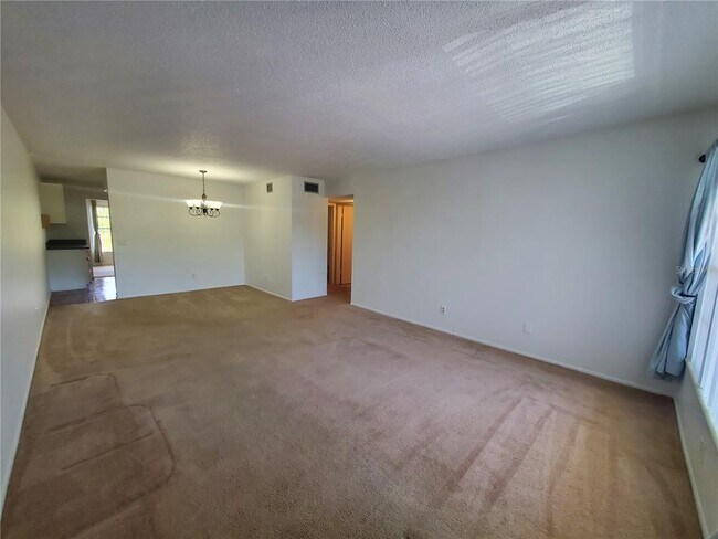 Building Photo - 2427 Rhodesian Dr