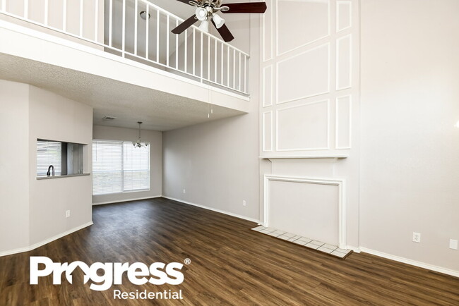 Building Photo - 2500 Creekwood Ln
