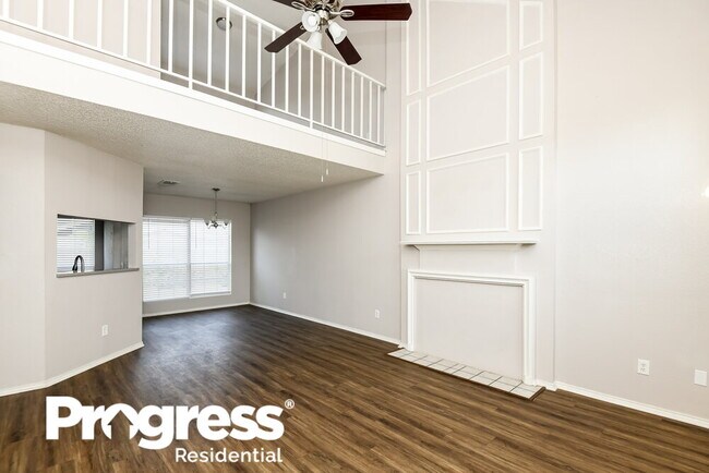 Foto del edificio - 2500 Creekwood Ln