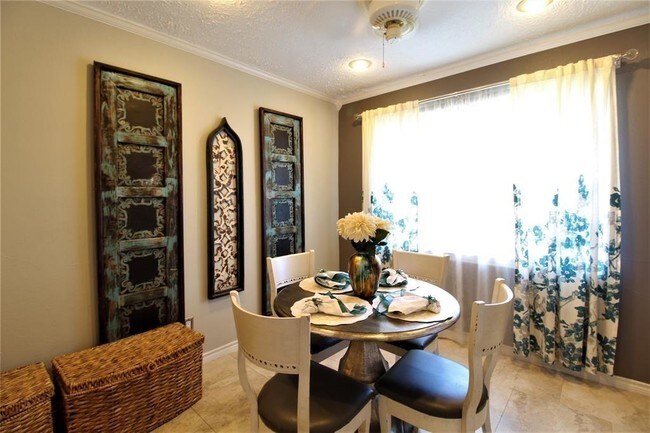 Foto del edificio - 11414 Loyola Dr