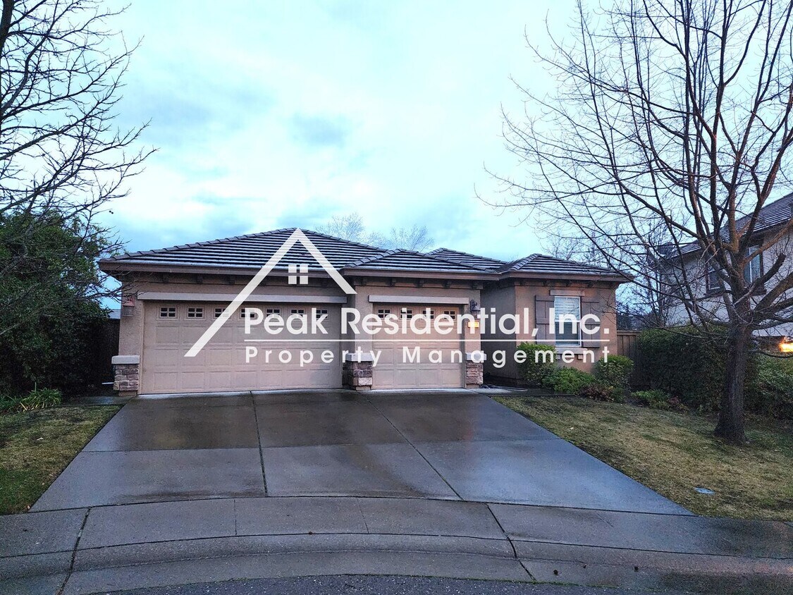 Beautiful 3bd/2ba Folsom Home with 3 Car G... House Rental in Folsom, CA