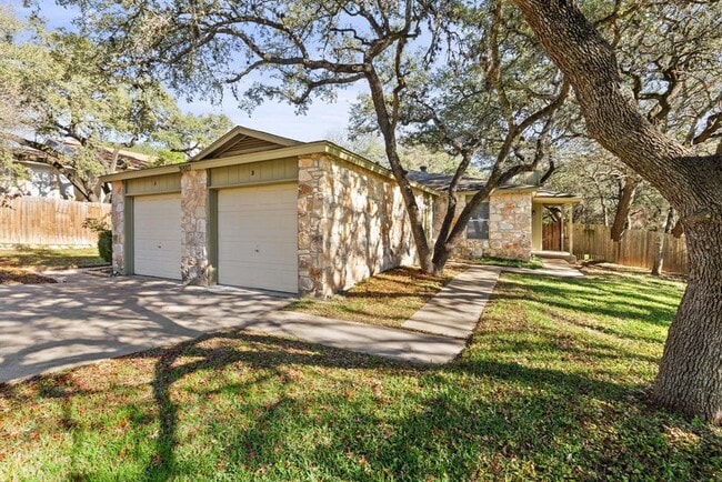 Building Photo - 9807 Hundred Oaks Cir