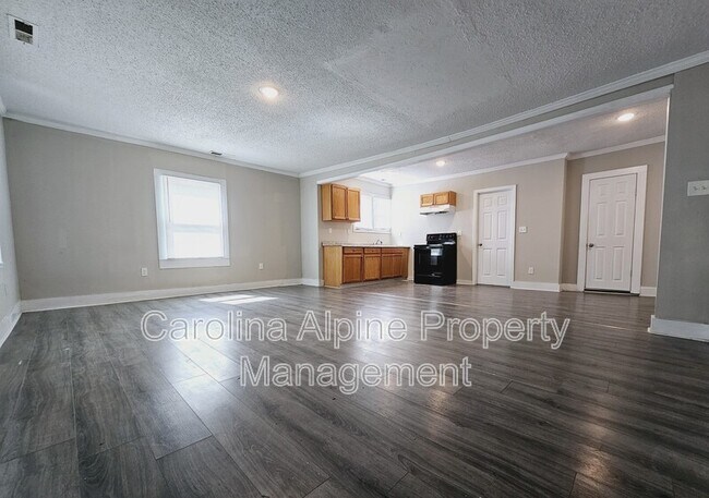 Building Photo - 429 S Willow St