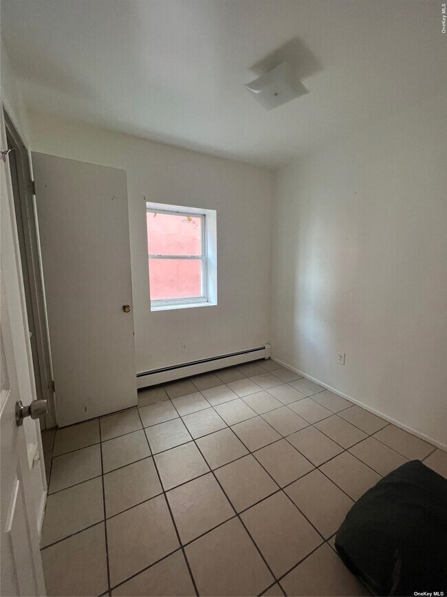 Building Photo - 781 Drew St