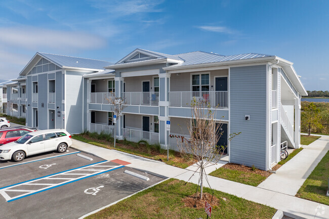 9575 Seminole Blvd Seminole, FL - Valor Preserve at Lake Seminole