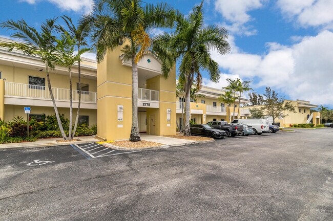 Building Photo - 2775 Vista Pkwy
