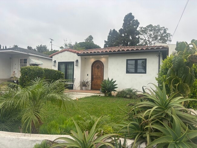 Building Photo - 718 Camino Real
