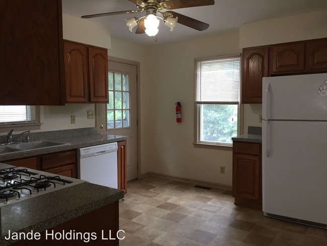 Building Photo - 5 br, 2 bath House - 127 Ardsley Ave.