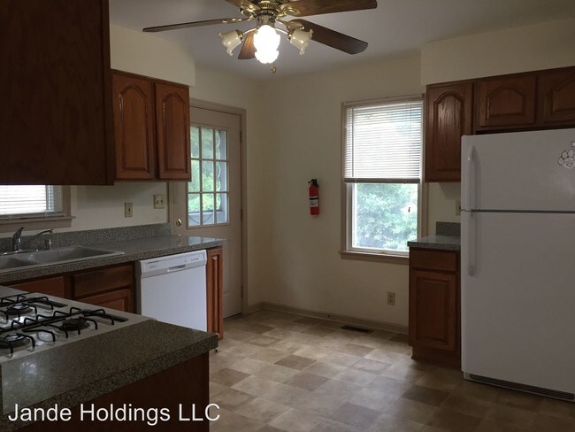 Foto del edificio - 5 br, 2 bath House - 127 Ardsley Ave.