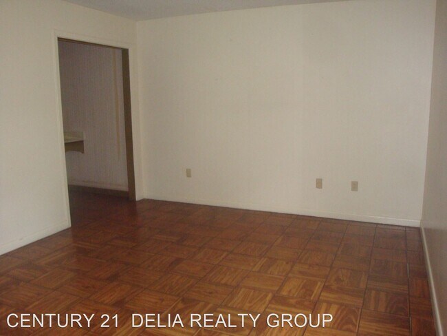 Building Photo - 3 br, 2.5 bath House - 1287 Oak Road