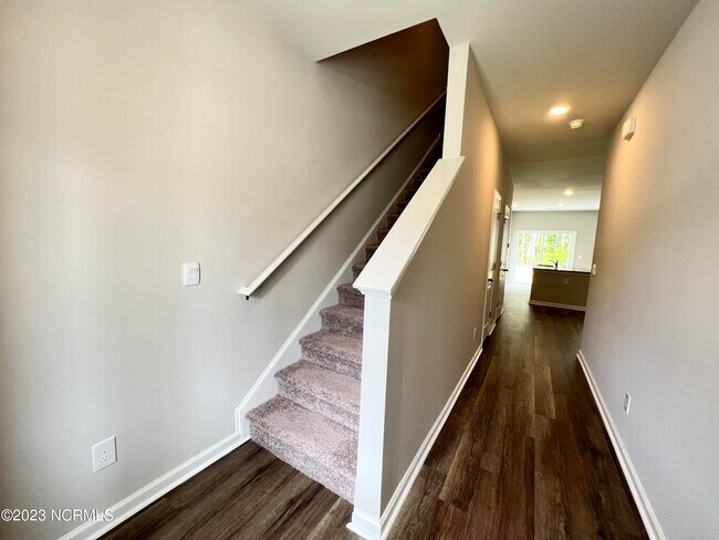Building Photo - 3582 Roseblossom Dr